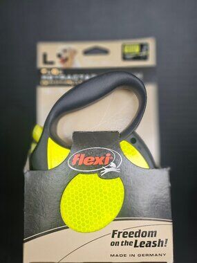 New Flexi Neon Retractable Dog Leash Tape 16 Foot Large Dog 110 Lb. Max
